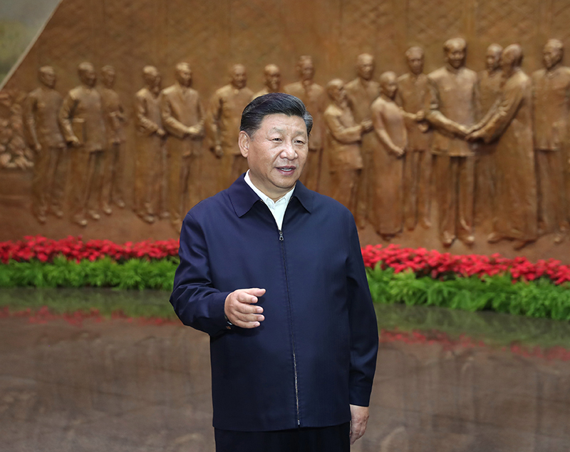 9月12日，中共中央總書記、國家主席、中央軍委主席習(xí)近平視察中共中央北京香山革命紀(jì)念地。這是習(xí)近平在香山革命紀(jì)念館參觀《為新中國奠基》主題展覽，并發(fā)表重要講話。